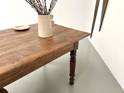 Petite table de ferme en pin aux pieds tournés, vue 37