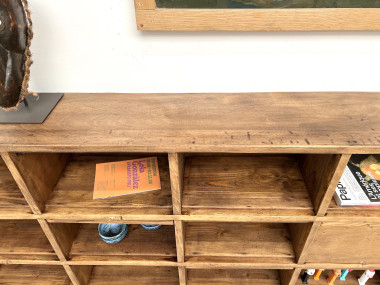 Meuble de métier ancien à 24 casiers, vue 18