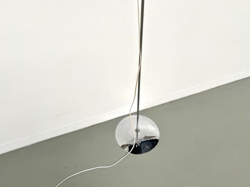 Lampadaire moderniste en métal chromé, vue 4