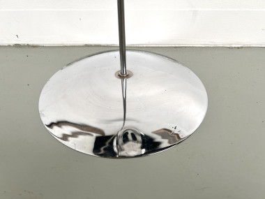 Lampadaire moderniste en métal chromé, vue 10