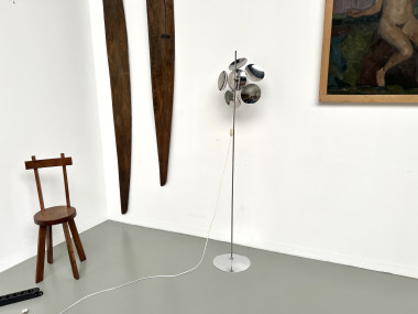 Lampadaire moderniste en métal chromé, vue 16
