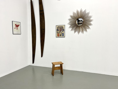 Tabouret en pin massif, DLG Charlotte Perriand, vue 1