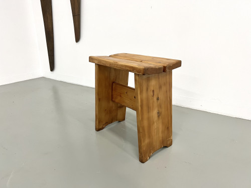 Tabouret en pin massif, DLG Charlotte Perriand, vue 6