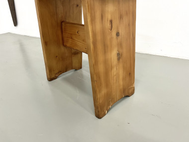 Tabouret en pin massif, DLG Charlotte Perriand, vue 7