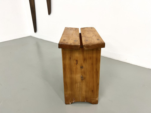 Tabouret en pin massif, DLG Charlotte Perriand, vue 9