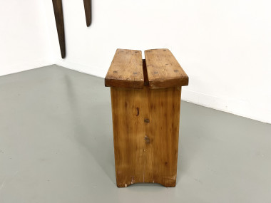 Tabouret en pin massif, DLG Charlotte Perriand, vue 9