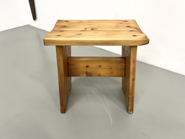 Tabouret en pin massif, DLG Charlotte Perriand, vue 13