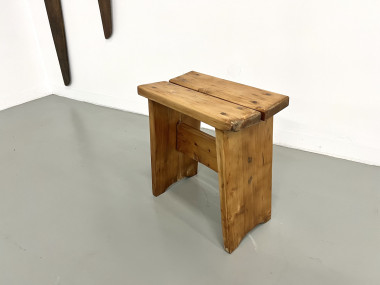 Tabouret en pin massif, DLG Charlotte Perriand, vue 16