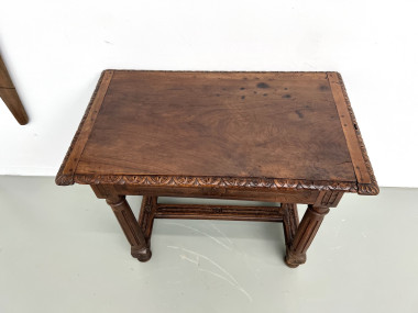Petite table à écrire en chêne sculpté, XIXe siècle, vue 5