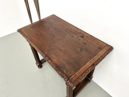 Petite table à écrire en chêne sculpté, XIXe siècle, vue 9