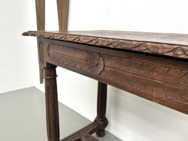 Petite table à écrire en chêne sculpté, XIXe siècle, vue 11