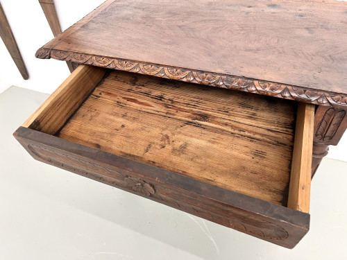 Petite table à écrire en chêne sculpté, XIXe siècle, vue 12