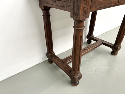 Petite table à écrire en chêne sculpté, XIXe siècle, vue 15