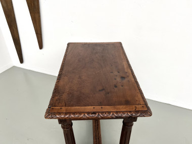 Petite table à écrire en chêne sculpté, XIXe siècle, vue 17