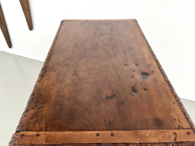 Petite table à écrire en chêne sculpté, XIXe siècle, vue 18