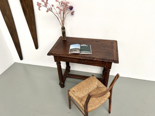Petite table à écrire en chêne sculpté, XIXe siècle, vue 23
