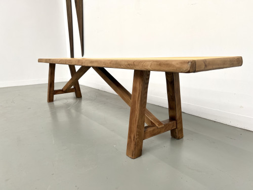 Banc brutaliste, assise jaune "pop", vue 8