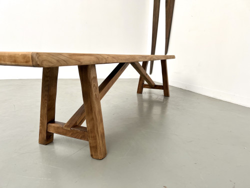 Banc brutaliste, assise jaune "pop", vue 12