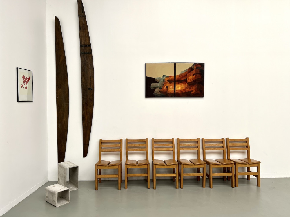 Série de 6 chaises en orme "Les Arcs", vue 1
