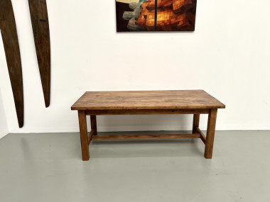 Table moderniste en pin massif – Années 70, vue 3