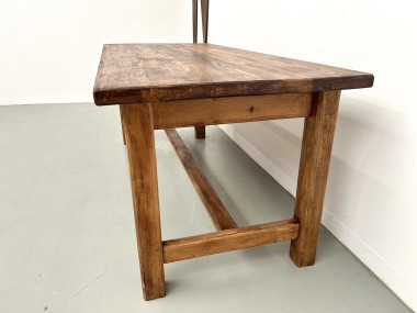 Table moderniste en pin massif – Années 70, vue 13