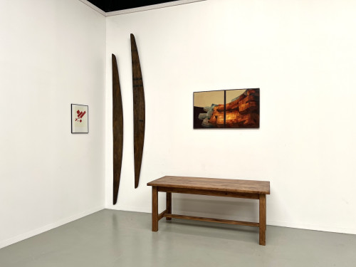 Table moderniste en pin massif – Années 70, vue 18