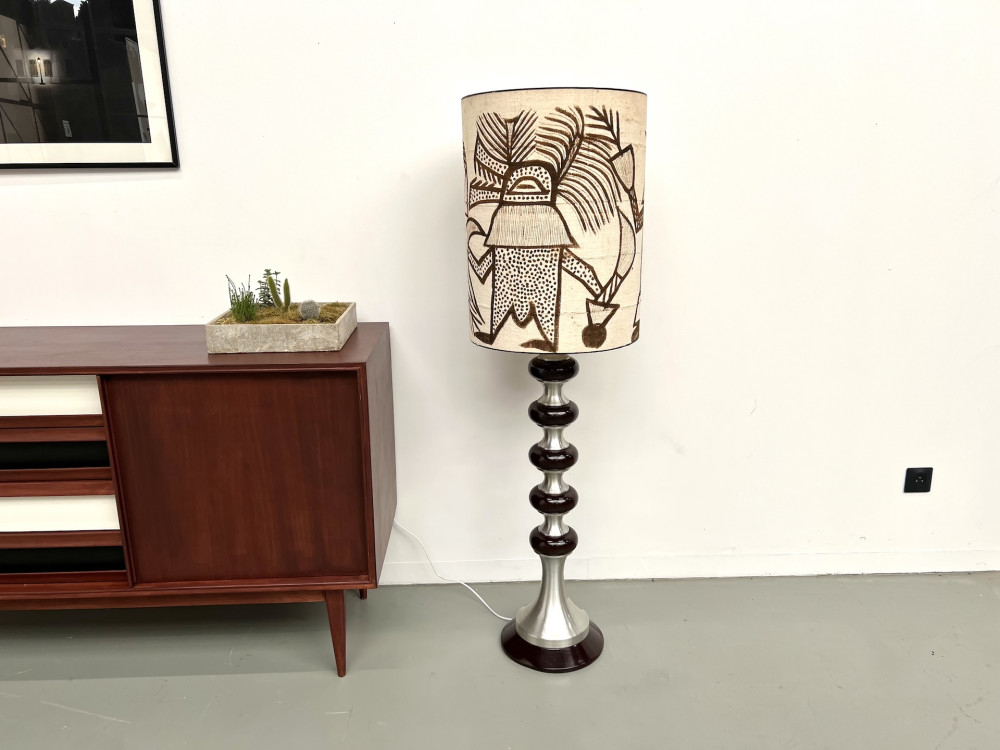 Lampadaire moderniste en aluminium, vue 1