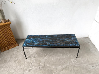 Table basse en métal et céramique signée J. Belarti, circa 1970, vue 4