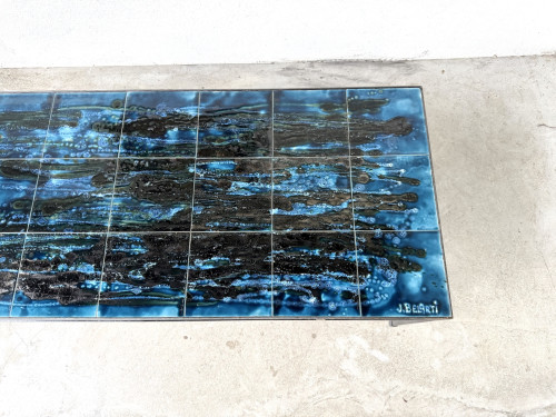 Table basse en métal et céramique signée J. Belarti, circa 1970, vue 6