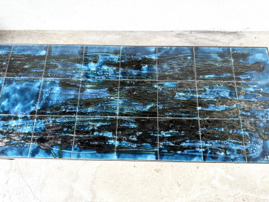 Table basse en métal et céramique signée J. Belarti, circa 1970, vue 7
