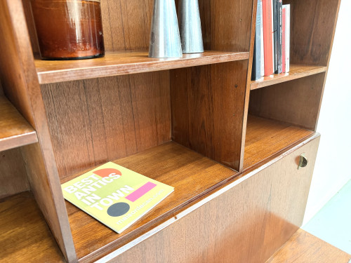 Enfilade bibliothèque en teck et laiton, vue 16