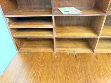 Enfilade bibliothèque en teck et laiton, vue 29