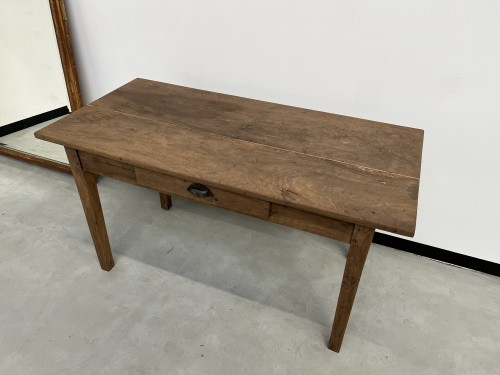 Petite table de ferme ancienne en noyer, vue 2
