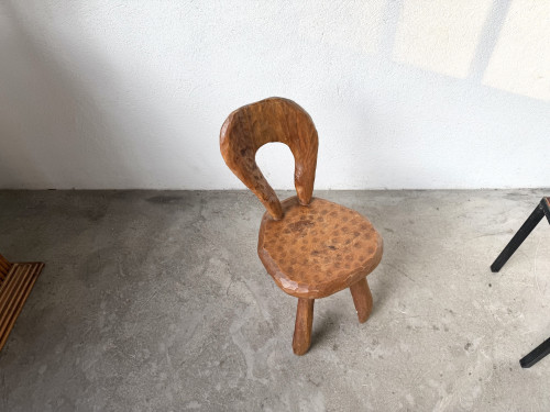 Petite chaise sculptée à la gouge, vue 3