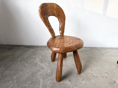Petite chaise sculptée à la gouge, vue 4