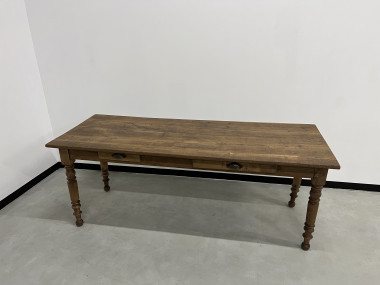 Table de ferme en chêne massif aux pieds tournés, vue 3