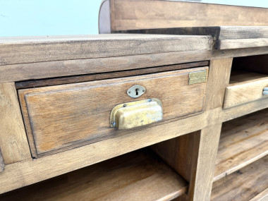 Grand comptoir de commerce ancien, vue 53