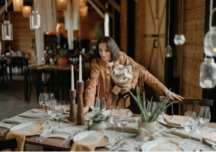 Quelles dimensions pour une table à manger ? Hauteur, hauteur sous bandeau et nombre de convives